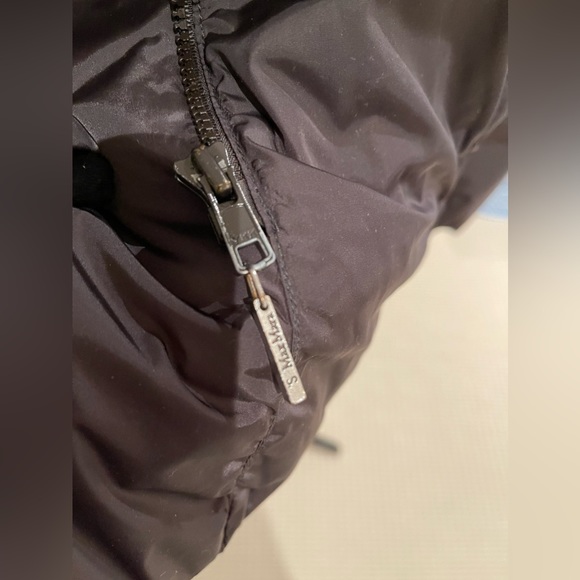 ‘S MaxMara down jacket with rabbit fur inside the hood. - Picture 5 of 13